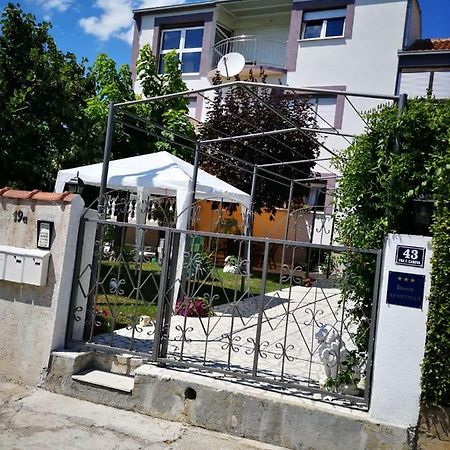 Apartmani Luis Kaštela Esterno foto
