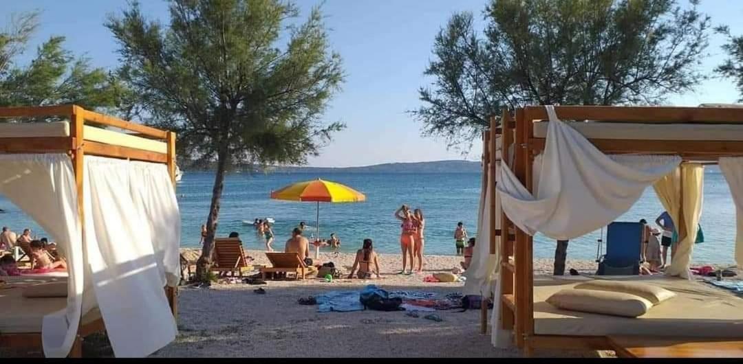 Apartmani Luis Kaštela Esterno foto