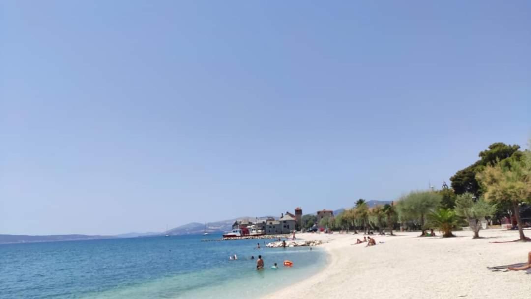 Apartmani Luis Kaštela Esterno foto
