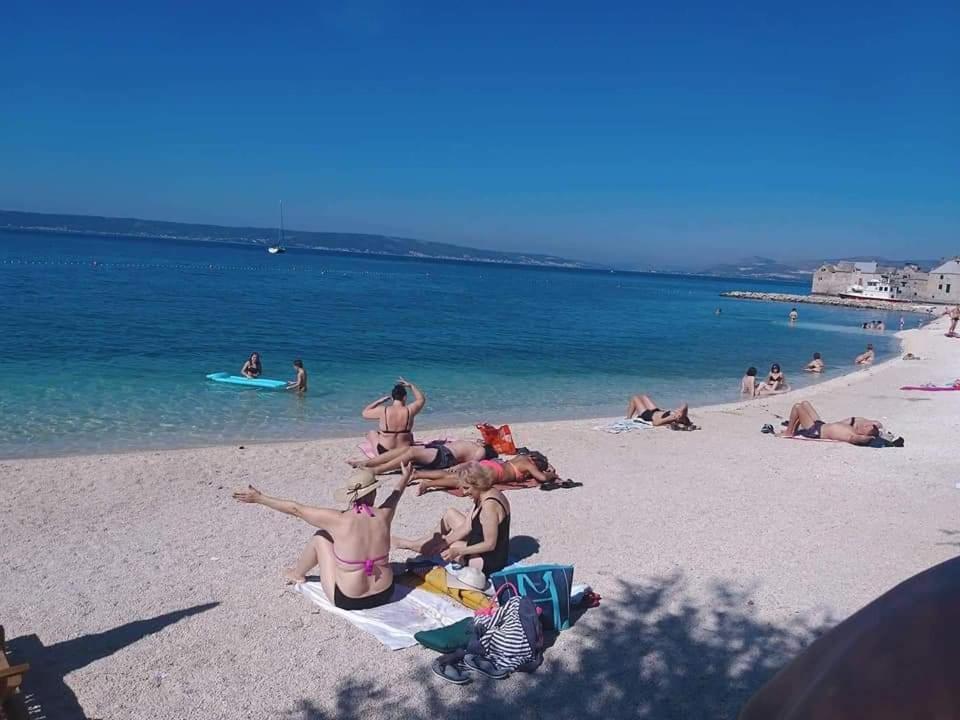 Apartmani Luis Kaštela Esterno foto