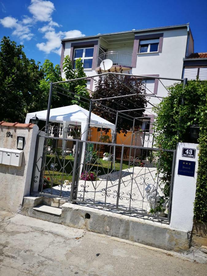 Apartmani Luis Kaštela Esterno foto