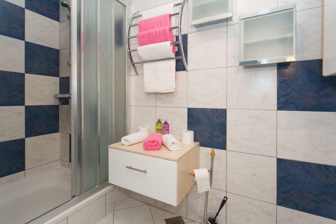 Apartmani Luis Kaštela Esterno foto
