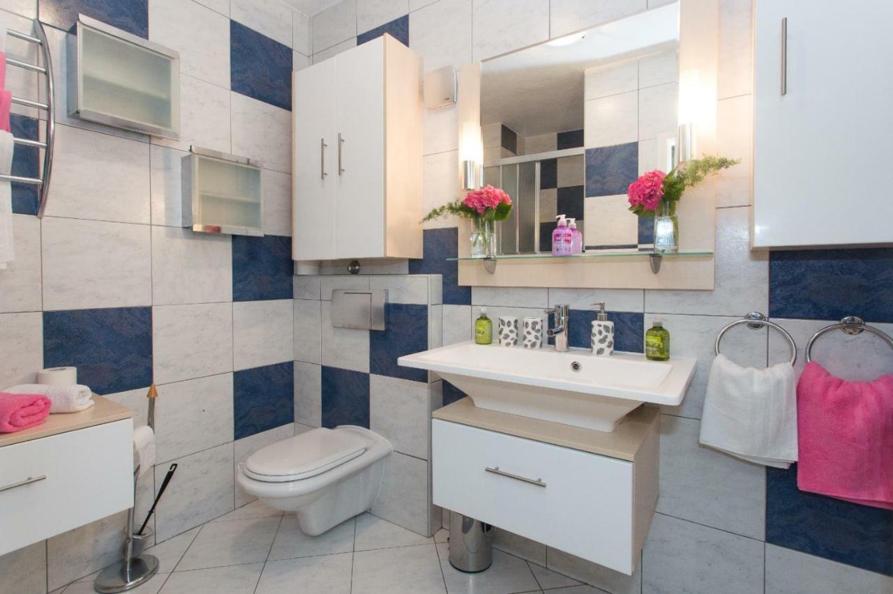 Apartmani Luis Kaštela Esterno foto