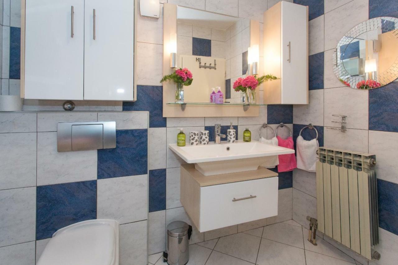 Apartmani Luis Kaštela Esterno foto