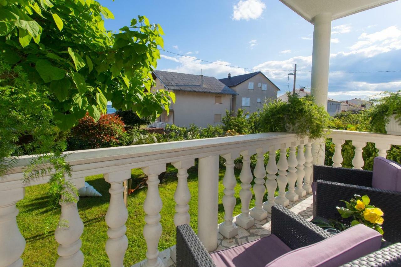 Apartmani Luis Kaštela Esterno foto