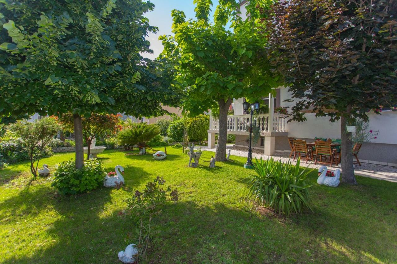 Apartmani Luis Kaštela Esterno foto