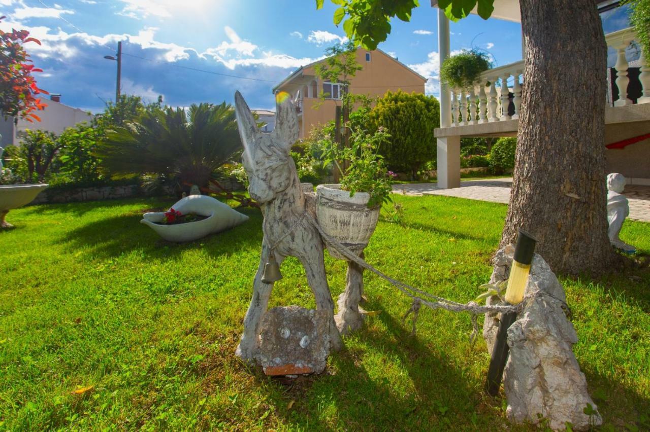 Apartmani Luis Kaštela Esterno foto