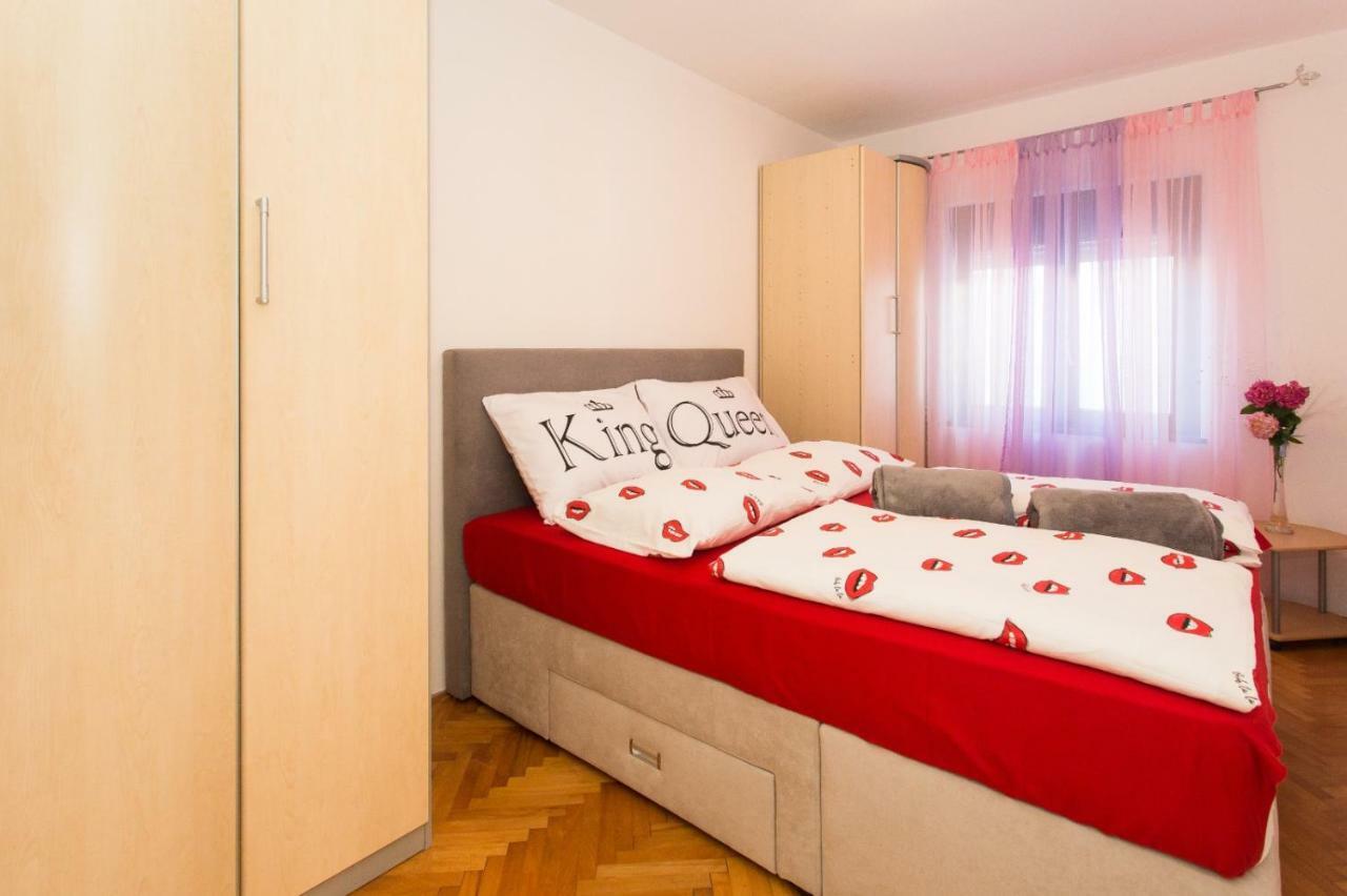 Apartmani Luis Kaštela Esterno foto