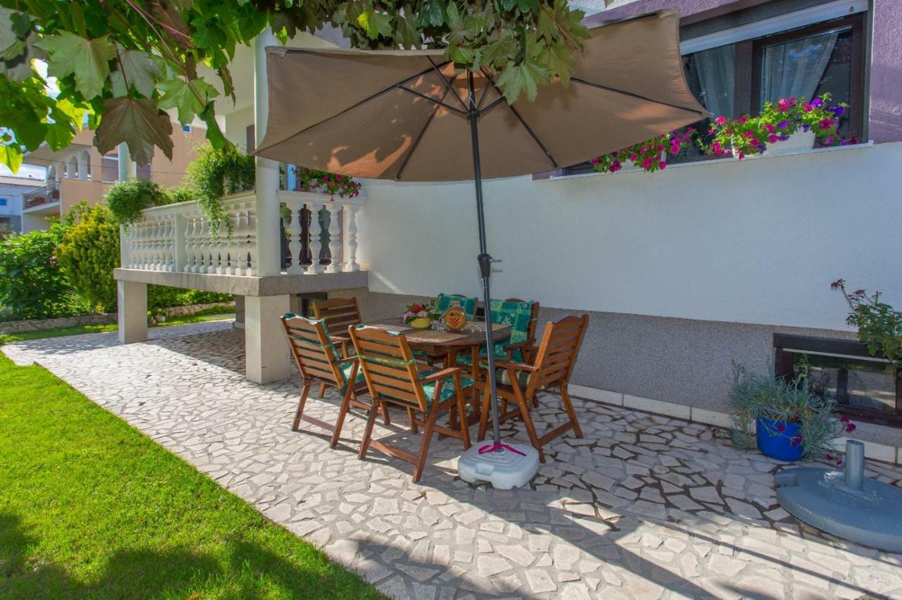 Apartmani Luis Kaštela Esterno foto