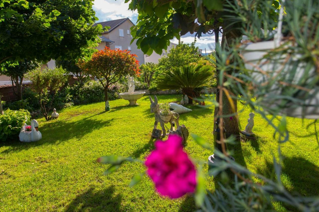 Apartmani Luis Kaštela Esterno foto