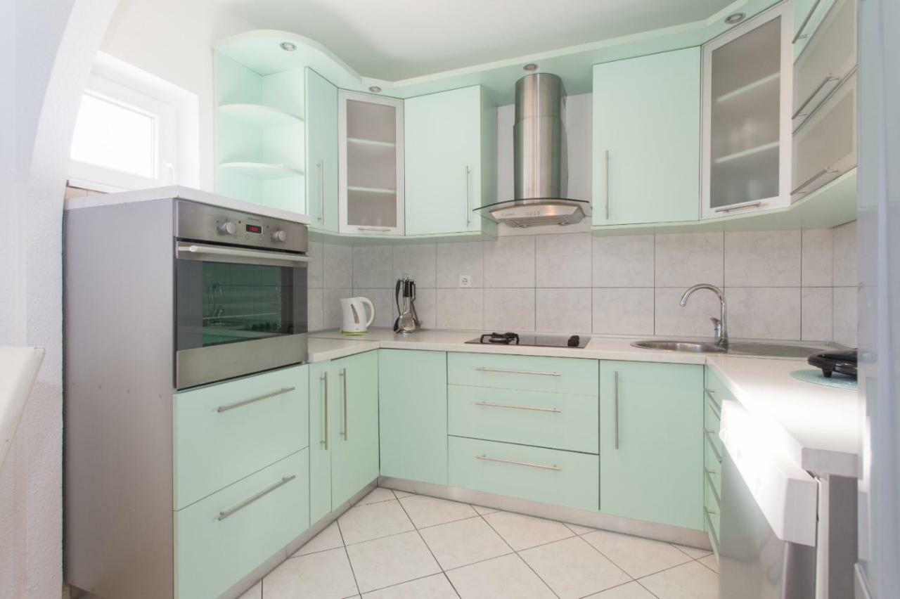 Apartmani Luis Kaštela Esterno foto