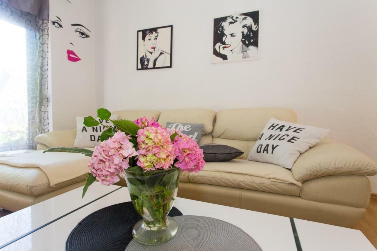 Apartmani Luis Kaštela Esterno foto