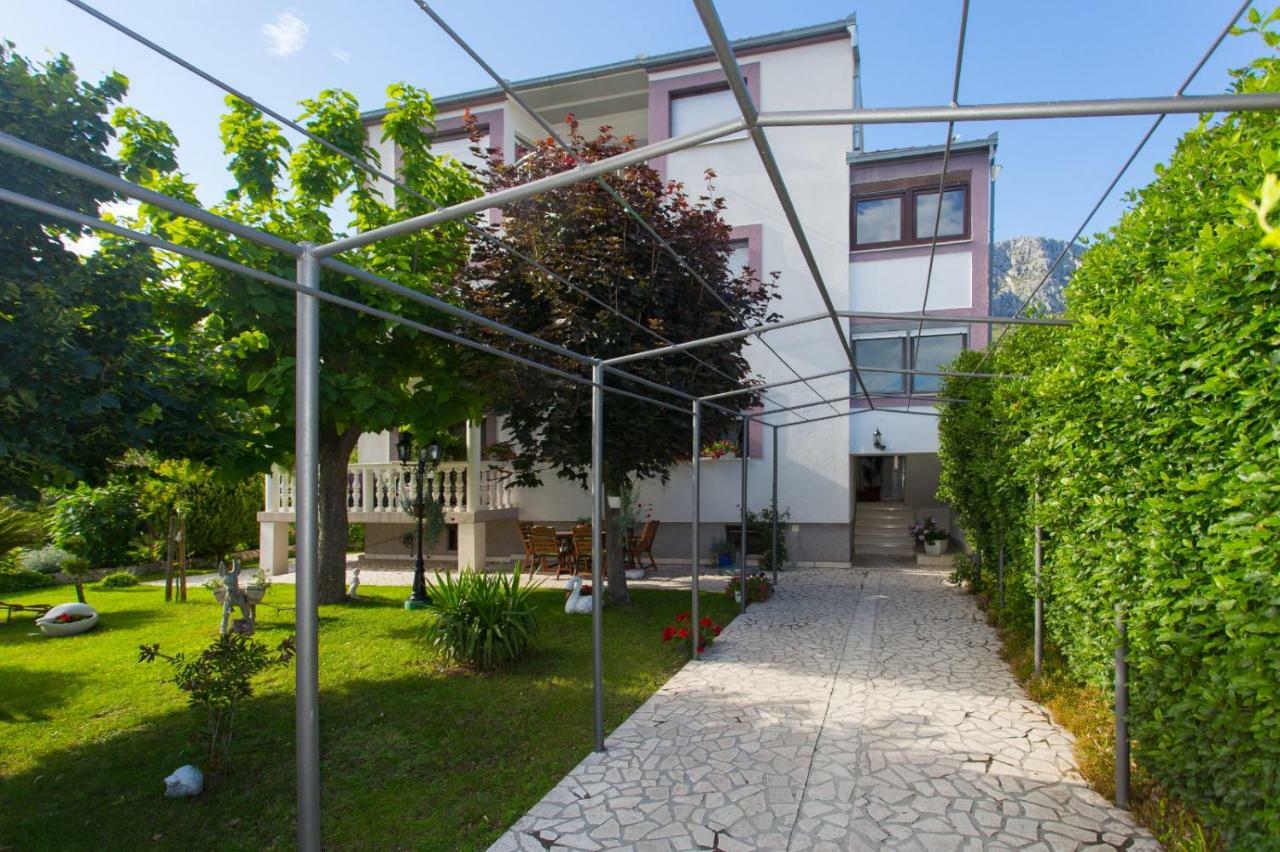 Apartmani Luis Kaštela Esterno foto