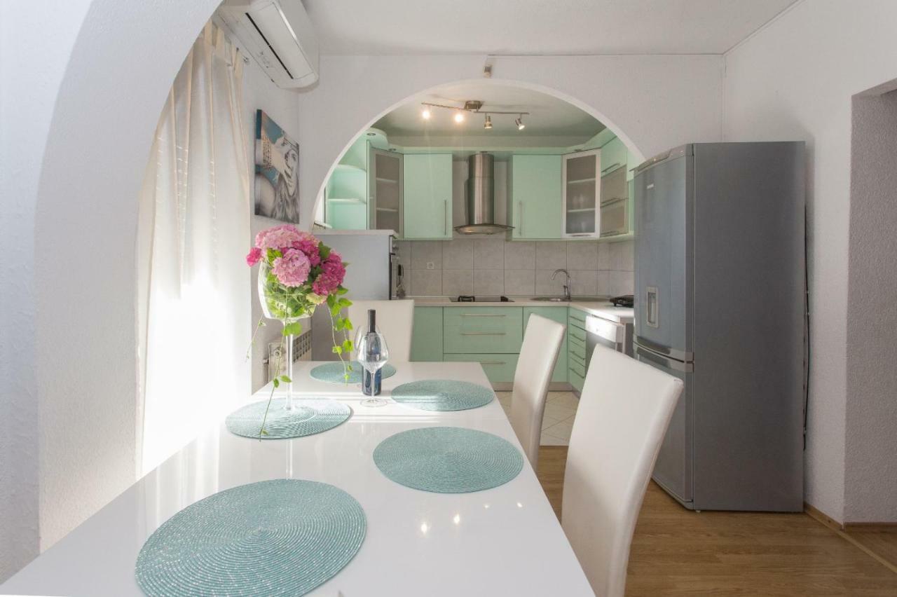 Apartmani Luis Kaštela Esterno foto